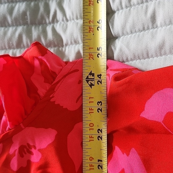 Shein Curve Pink & Red Floral Top Ruffled Neck & Sleeve 4X - Picture 8 of 9